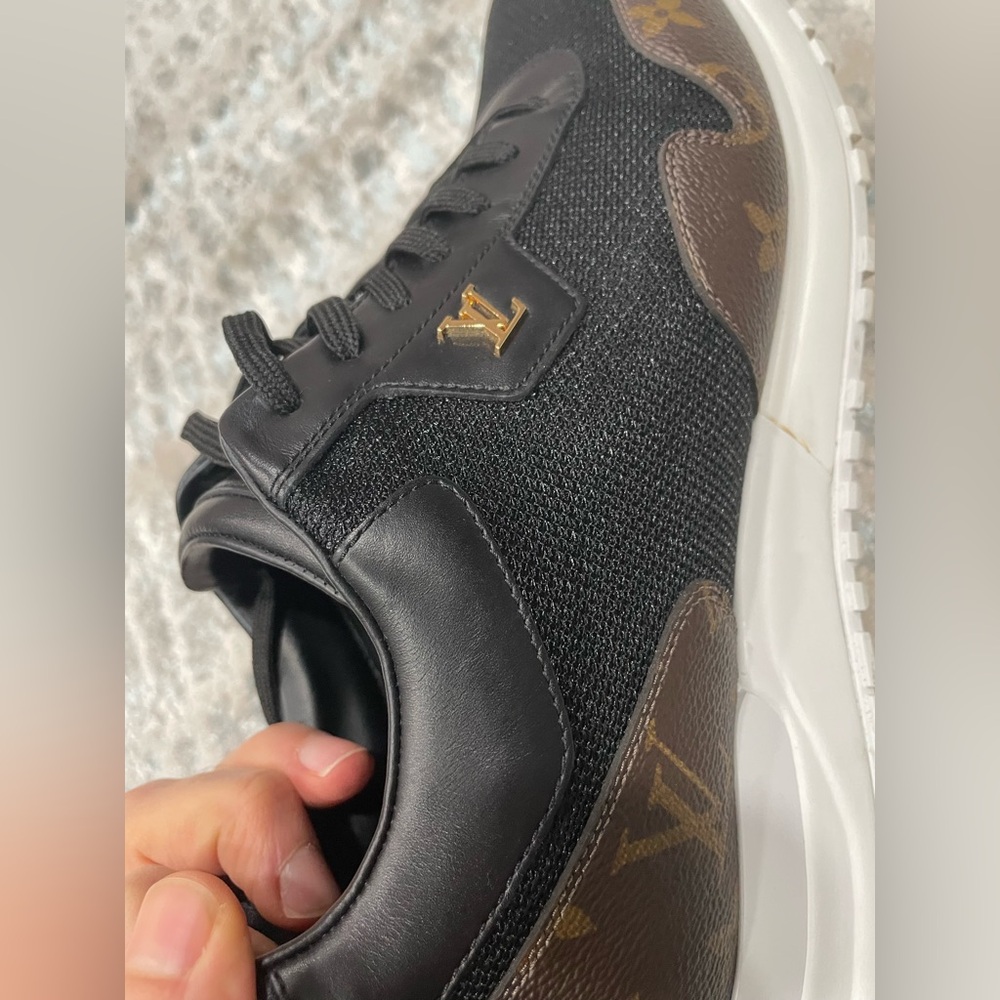 LOUIS VUITTON 
Monogram Mens Run Away Sneaker 1A80PV Black - Picture 8 of 16